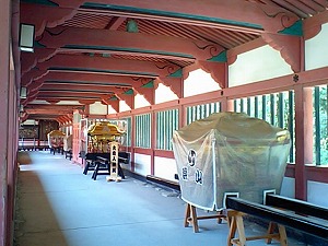 伊佐爾波神社神輿部屋.jpg