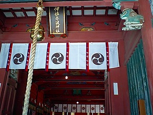 伊佐爾波神社本殿002.jpg