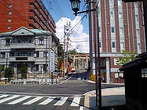 道後温泉駅前から伊佐爾波神社方面.jpg